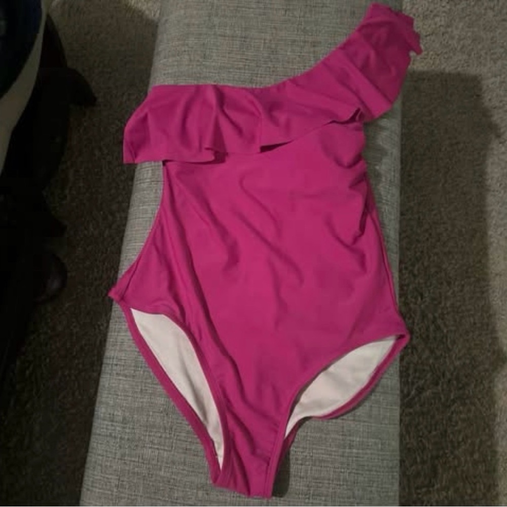 One-Shoulder Pink Swimsuit